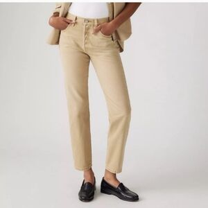 Levi's Women's Straight Leg Jeans in Tan